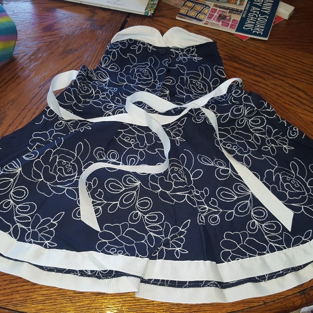 Dress - Picture 2 of 2